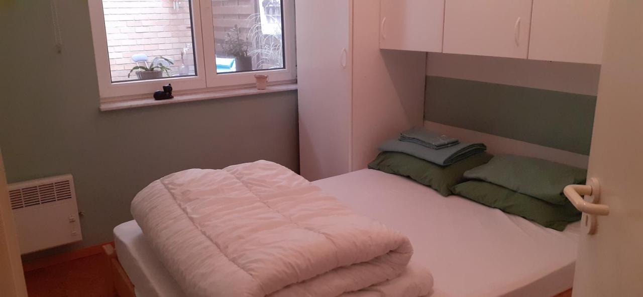 App 2 Slaapkamers 克诺克－海斯特 外观 照片